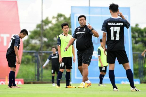 HLV Srimakha nhận nhiệm vụ cùng U22 Thái Lan bảo vệ chiếc HCV SEA Games 29.