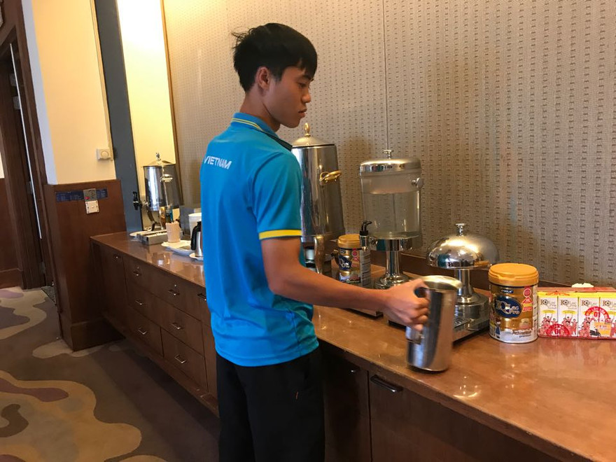 Văn Toàn tại bữa trưa của đội tuyển U22 Việt Nam tại SEA Games 29.