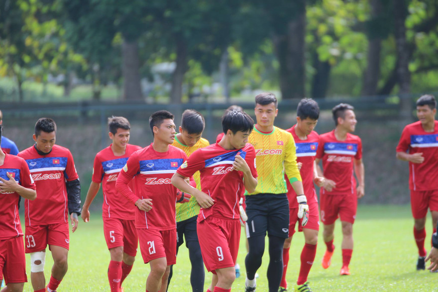 U22 Việt Nam tập nhẹ để chuẩn bị đá với Campuchia ngày 17/8 (ảnh Nhật Đoàn)