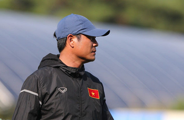 HLV Nguyễn Hữu Thắng đang cùng U22 Việt Nam chuẩn bị cho SEA Games 29. Ảnh: Zing