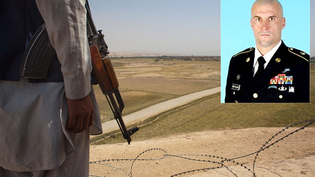 Charles Martland bị sa thải vì tấn công một chỉ huy cảnh sát Afghanistan để ngăn người này ép một bé trai làm nô lệ tình dục.