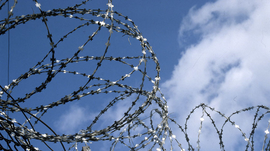 Nga bắt kẻ dùng nỏ bắn ma túy vào nhà tù