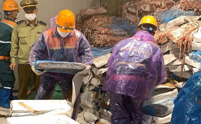 Lực lượng quản lý thị trường Hải Dương phát hiện cơ sở tích trữ hơn 72 tấn lòng lợn bốc mùi hôi thối chờ tiêu thụ