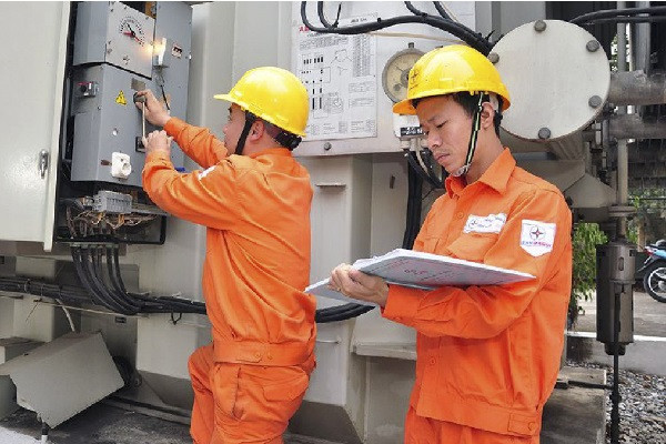 Theo EVN, lượng điện sinh hoạt trên toàn quốc tháng 3 tăng tới 8,55% so với cùng kỳ năm trước, trong đó, điện sinh hoạt ở Hà Nội tăng 17%, TP.HCM tăng 13%