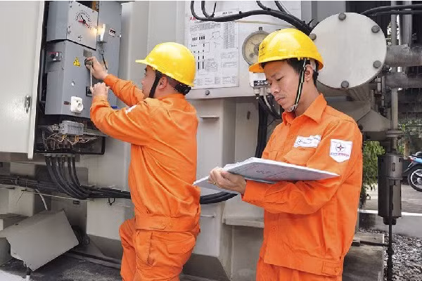 Theo EVN, lượng điện sinh hoạt trên toàn quốc tháng 3 tăng tới 8,55% so với cùng kỳ năm trước, trong đó, điện sinh hoạt ở Hà Nội tăng 17%, TP.HCM tăng 13%