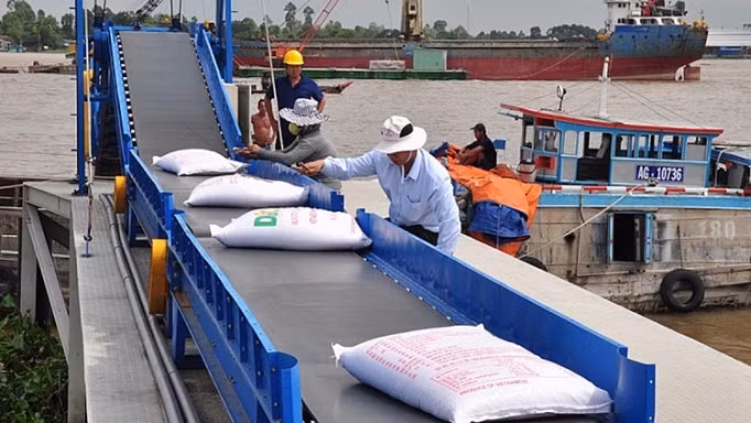 Bộ Công Thương đề nghị Bộ Tài chính, Hải quan công khai doanh nghiệp đăng ký xuất gạo