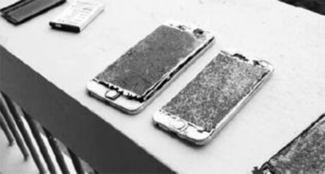 Năm học sinh bị giáo viên đập nát điện thoại vì dùng trong lớp