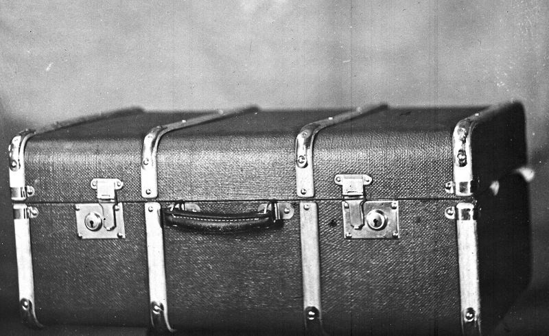 Thi thể nạn nhân bị nhét trong túi hành lý (ảnh minh hoạ)