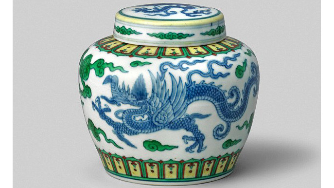 Chiếc bình sứ cổ có giá trị tới 5,4 tỷ VND