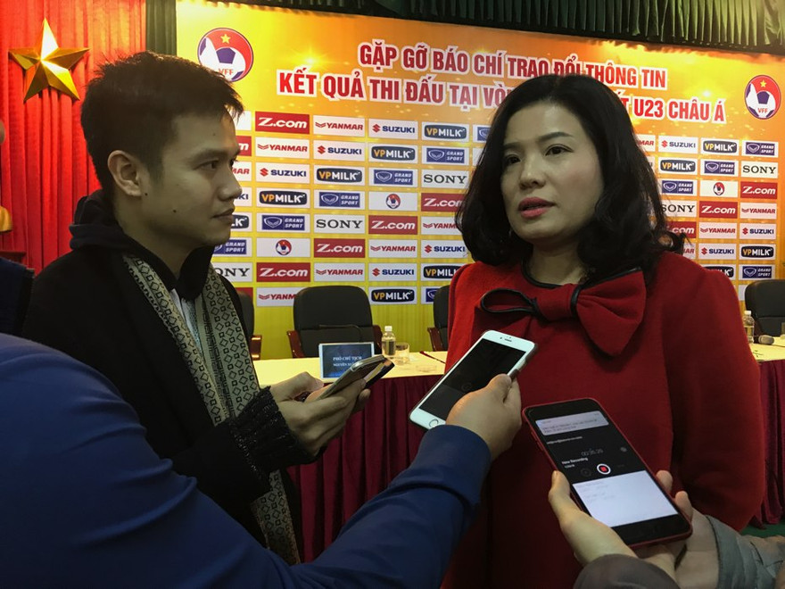 Chủ tịch HĐQT kiêm TGĐ VPMilk Nguyễn Thị Thu Phương trả lời báo chí ở cuộc gặp trao đổi kết quả thi đấu của U23 Việt Nam tại VCK U23 châu Á 2018 ngày 29/1.