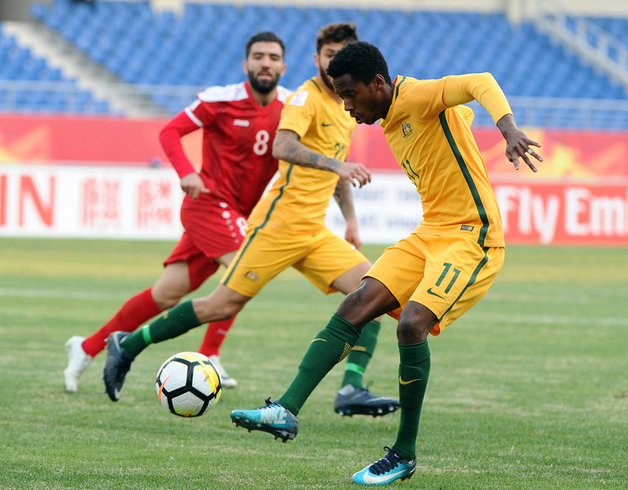 U23 Australia (áo vàng) đang dẫn đầu bảng D với 3 điểm sau chiến thắng 3-1 U23 Syria. 