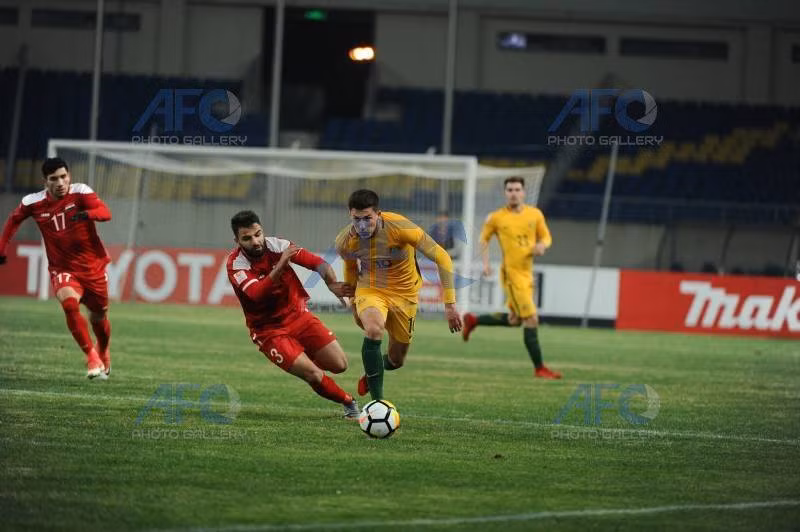 U23 Úc (vàng) đang dẫn đầu bảng D sau trận thắng 3-1 U23 Syria.