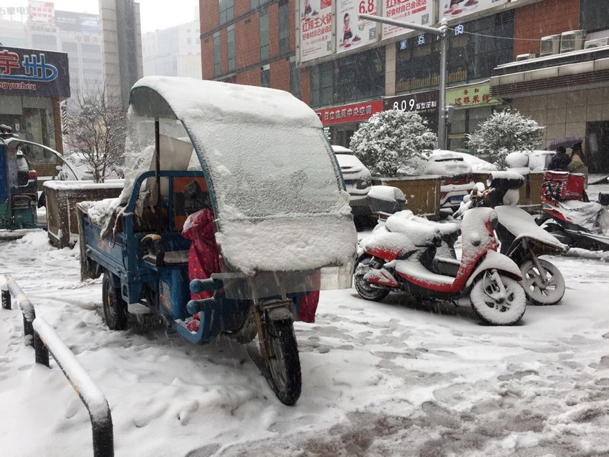 Tuyết rơi dày, nhiệt độ thấp ở Thường Châu ảnh hưởng tới công tác chuẩn bị của U23 Việt Nam cho trận chung kết với Uzbekistan.