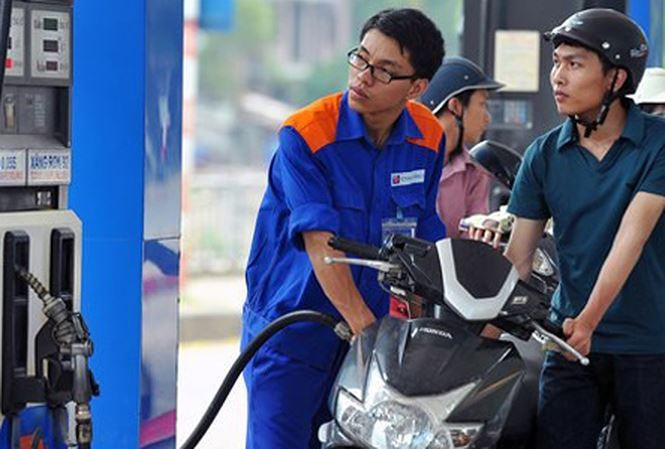 Với mức tăng 300 đồng/lít, giá bán lẻ tối đa của xăng E5 RON92 lên 19.911 đồng/lít 