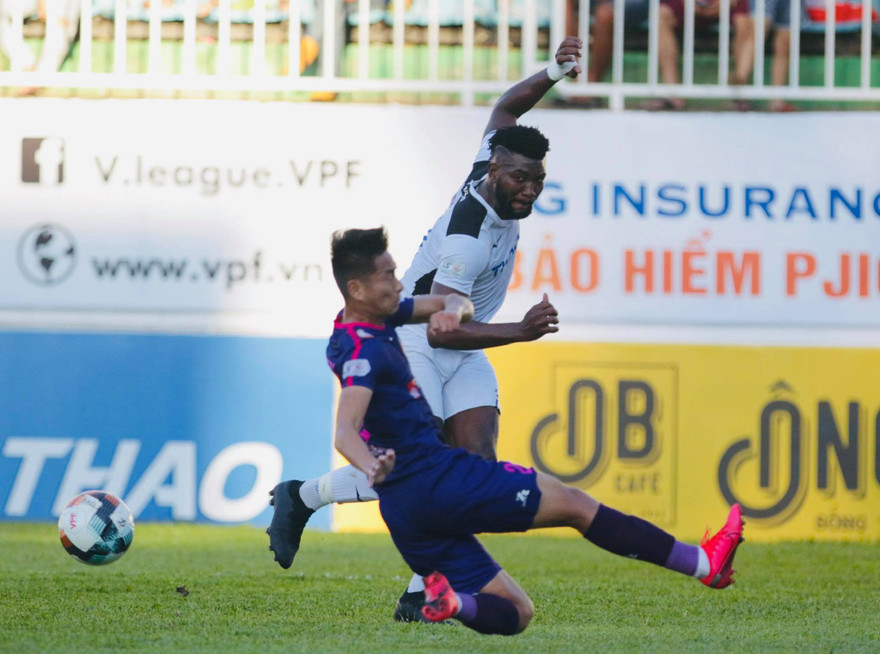 Sài Gòn FC giành được 1 điểm quý giá trên sân Pleiku trước HAGL. Ảnh: Hữu Phạm