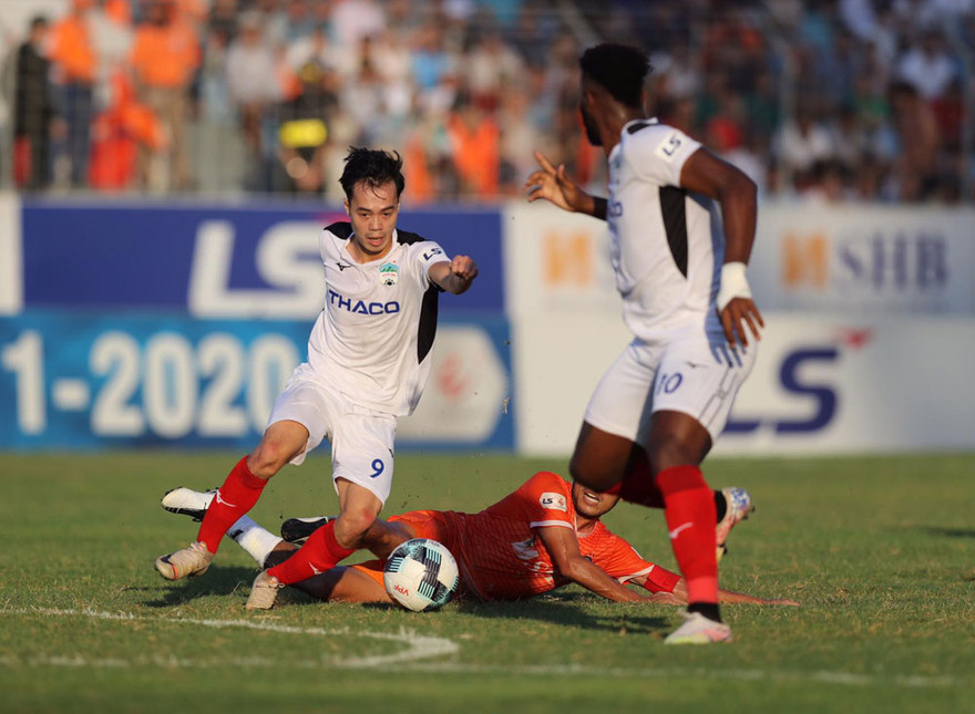 Văn Toàn ghi bàn nhưng HAGL vẫn thua 1-3 trước SHB Đà Nẵng. 