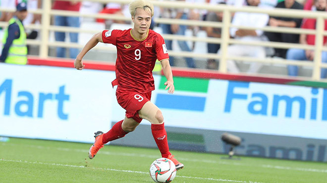 Văn Toàn thường gây khó khăn cho các hậu vệ đối phương bởi khả năng đi bóng tốc độ cao. 