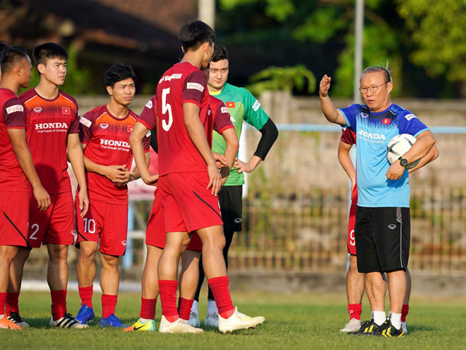 Đội tuyển Việt Nam chốt quân số 23 cầu thủ cho trận đấu với Indonesia ngày mai.