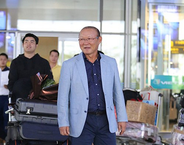 Lee Dong Jun đứng sau HLV Park Hang Seo nhưng chiếm vai trò quan trọng trong việc gia hạn hợp đồng mới với VFF.