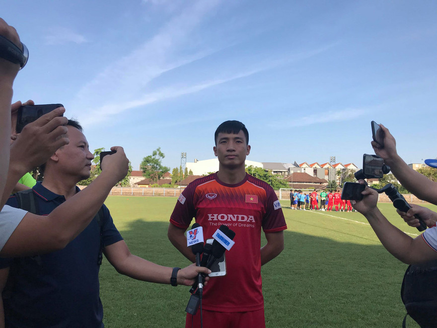 Trung vệ Bùi Tiến Dũng tự tin trước trận đấu của Việt Nam với Indonesia.