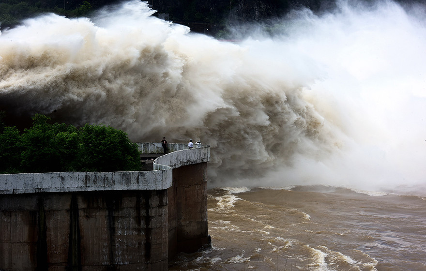 Hồ thuỷ điện Hoà Bình sẽ đóng 1 cửa xả đáy lúc 18 giờ ngày 24/7