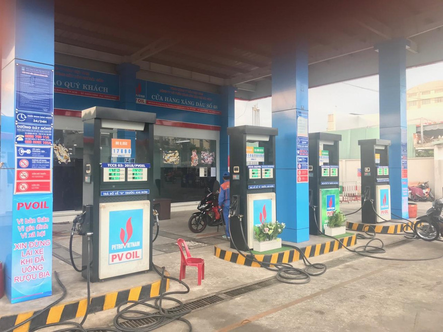 Các cây xăng được dán cảnh báo xin đừng lái xe khi đã uống rượu bia