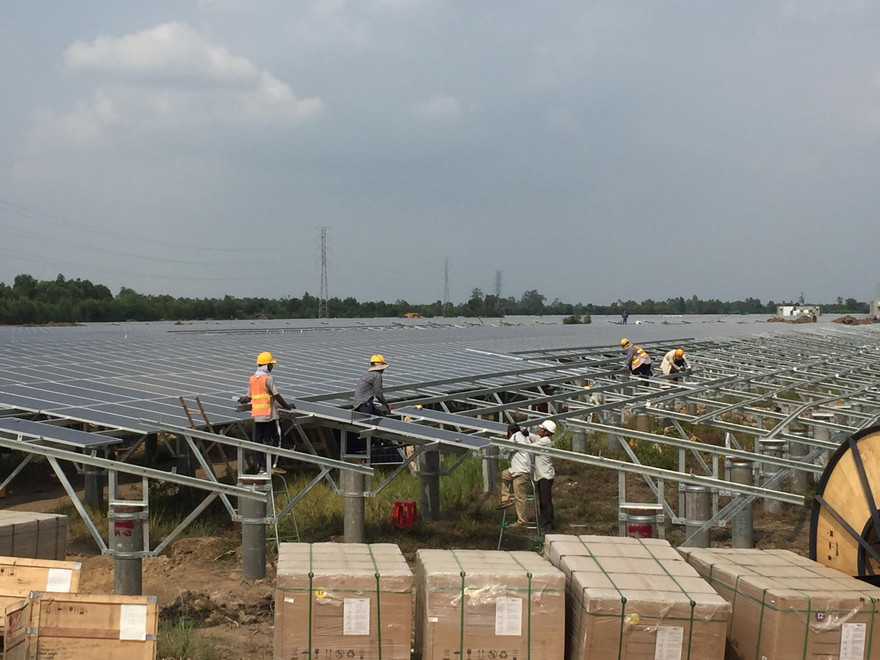 Một góc nhà máy điện mặt trời