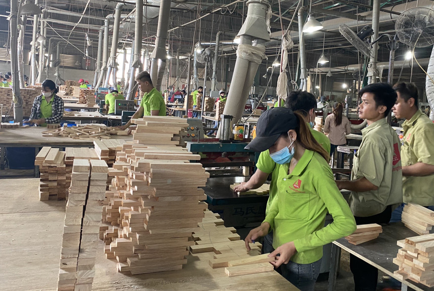 Tổng cục Hải quan đã có thông báo về việc áp mã HS 4418 với loại gỗ ghép thanh, với mức thuế xuất khẩu 0%.