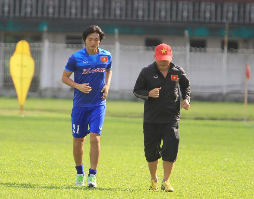 Tuấn Anh chỉ được hỗ trợ tập nhẹ ngoài sân