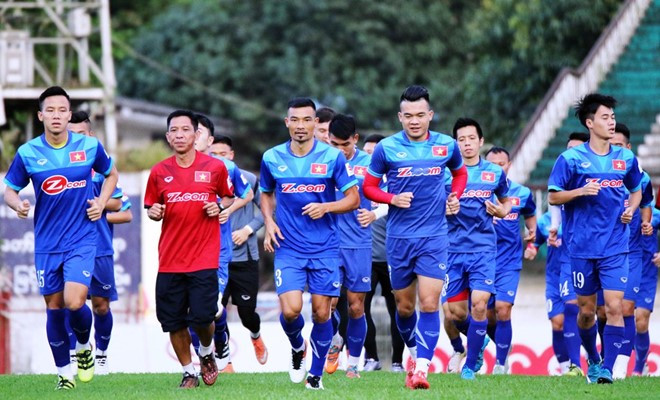 Đội tuyển Việt Nam trong buổi tập đầu tiên ở Yangon, Myanmar.