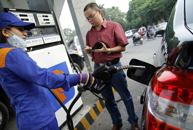 Đại diện Cục Cạnh tranh và Bảo vệ người tiêu dùng cho rằng, dù luật không cấm nhưng cũng không nên chỉ bán duy nhất xăng sinh học.