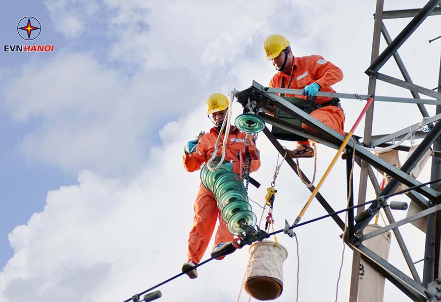 Ngành điện không cắt điện khi nắng nóng trên 36 độ C. Ảnh: Hoa Việt Cường