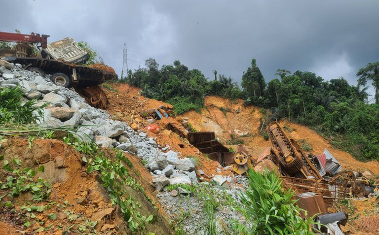 Mưa lớn liên tục làm ảnh hưởng đến công tác tìm kiếm cứu nạn ở thuỷ điện Rào Trăng 3 (Ảnh: TN)