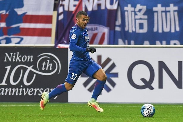 Carlos Tevez có màn ra mắt gây thất vọng