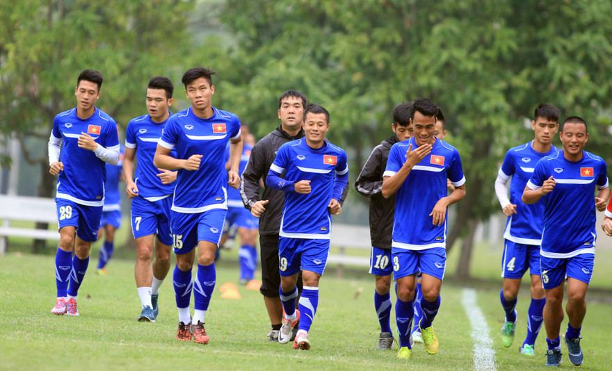 Tuyển Việt Nam trong buổi tập sáng 9/12. Ảnh Tuấn Tú