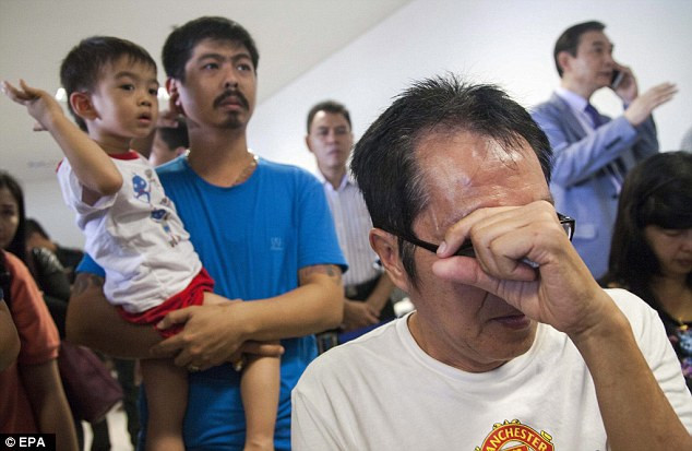 Người thân của các hành khách trên chuyến bay QZ8501