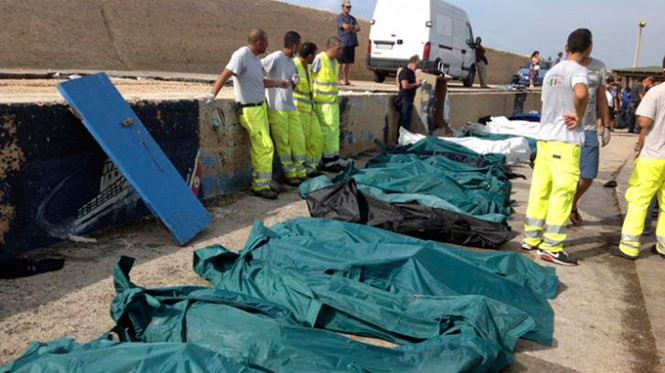 Thi thể các nạn nhân trong một vụ chìm tàu ở Italy