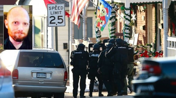 Cảnh sát bao vây ngôi nhà hung thủ