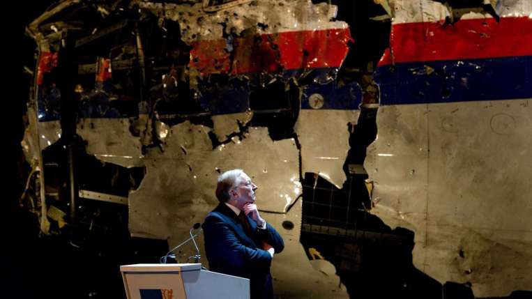 Ông Tjibbe Joustra, chủ tịch Ủy ban An toàn Hà Lan phát biểu trong buổi công bố kết quả điều tra nguyên nhân MH17 gặp nạn hôm 13/10