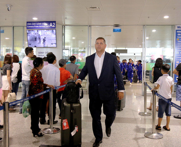 HLV Vitorino và đội tuyển Campuchia quyết tâm đánh bại Việt Nam. (ảnh VFF)