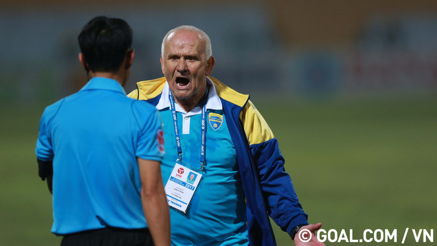 FLC Thanh Hoá sẽ bất lợi lớn trong cuộc đua vô địch nếu HLV Petrovic bị cấm chỉ đạo.