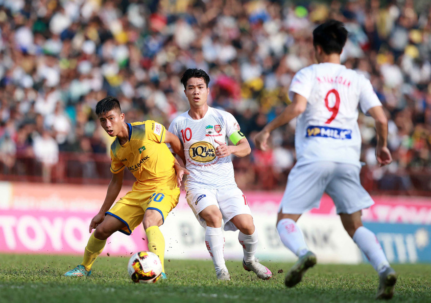 Công Phượng cần toả sáng để giúp HAGL giải cơn khát điểm.