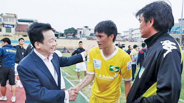 Công Vinh đến với bầu Hiển vì tình yêu và thử thách mới, và cũng đến với bầu Kiên vì lý do tương tự.