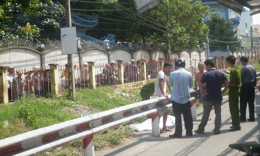 Lực lượng chức năng điều tra vụ việc.