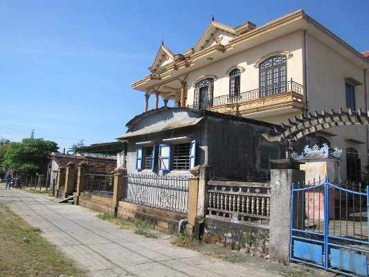  Ngôi nhà hai tầng nơi xảy ra vụ án mạng kinh hoàng. Ảnh: Ngọc Văn 