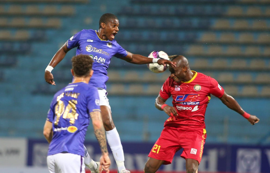 Bruno toả sáng với cú đúp vào lưới Thanh Hoá, đem lại chiến thắng 3-2 cho CLB Hà Nội (ảnh Viên Viên)