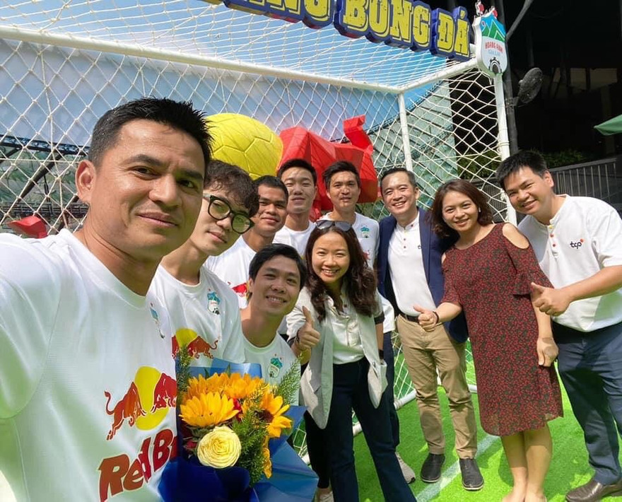 HLV Kiatisuk Senamung trong sự kiện sáng 9/3 tại Tp Hồ Chí Minh của HAGL.