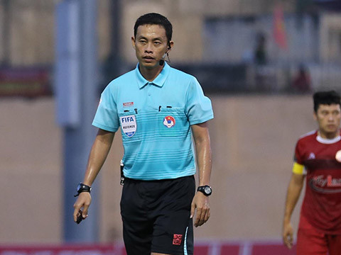 Trọng tài Ngô Duy Lân cho biết không có vấn đề gì với Tp Hồ Chí Minh khi từ chối bắt tay HLV Mano Polking.
