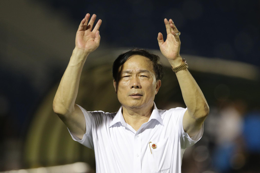 Bầu Đệ bị UNBD tỉnh Thanh Hoá "tuýt còi" vì văn bản xin rút khỏi V-League 2020.