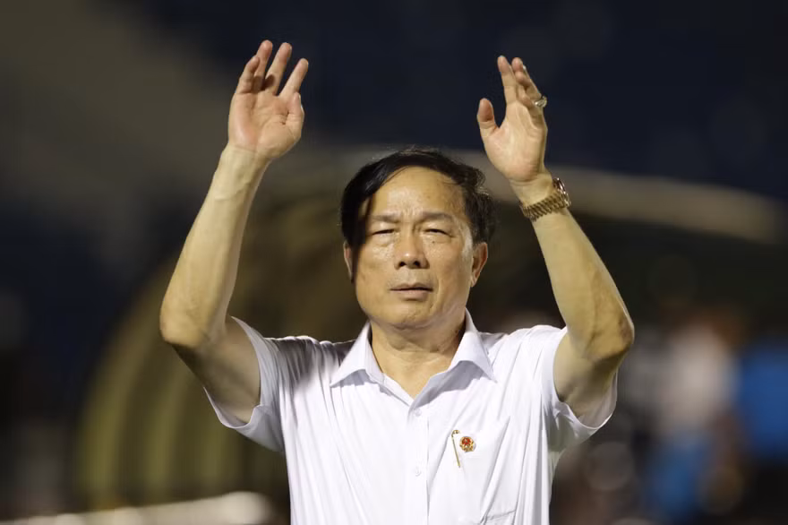 Bầu Đệ bị UNBD tỉnh Thanh Hoá "tuýt còi" vì văn bản xin rút khỏi V-League 2020.